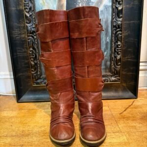 Leather Boots With Ribbon Design